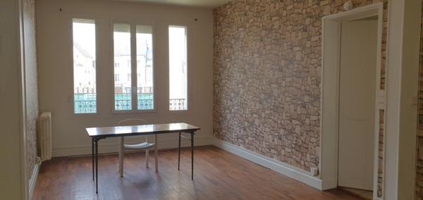 Dormans (51700) MAISON DE VILLE avec GARAGE et STUDIO