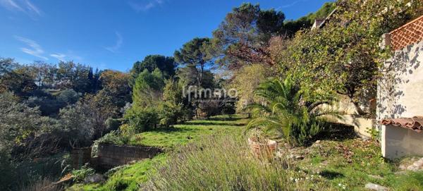 Maison 7 pièces, 220 m2 environ avec piscine sur terrain de 5000m2.