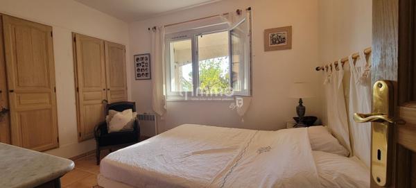 Maison 7 pièces, 220 m2 environ avec piscine sur terrain de 5000m2.