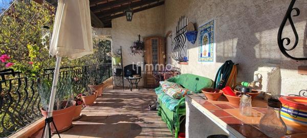 Maison 7 pièces, 220 m2 environ avec piscine sur terrain de 5000m2.