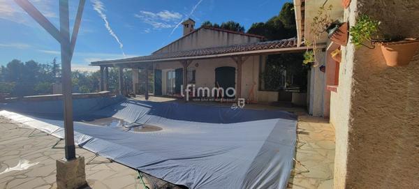 Maison 7 pièces, 220 m2 environ avec piscine sur terrain de 5000m2.