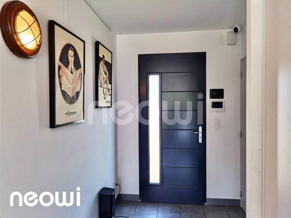 AYRENS – Maison contemporaine avec étang privé, un véritable havre de paix