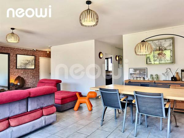 AYRENS – Maison contemporaine avec étang privé, un véritable havre de paix