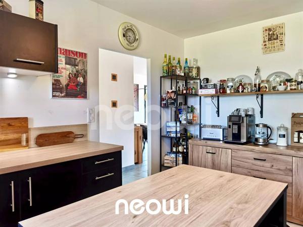 AYRENS – Maison contemporaine avec étang privé, un véritable havre de paix