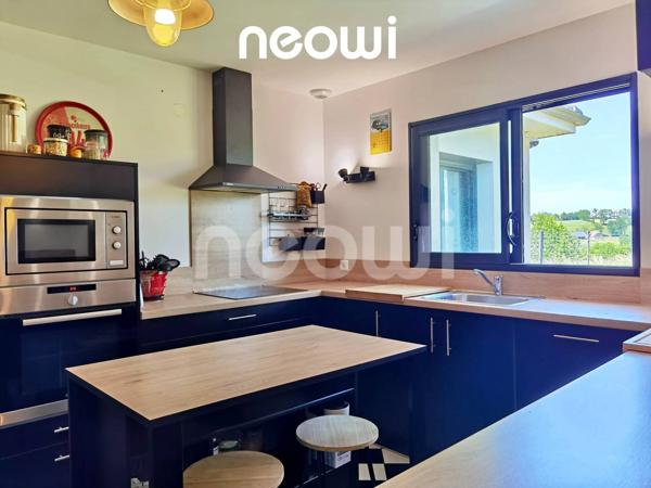 AYRENS – Maison contemporaine avec étang privé, un véritable havre de paix