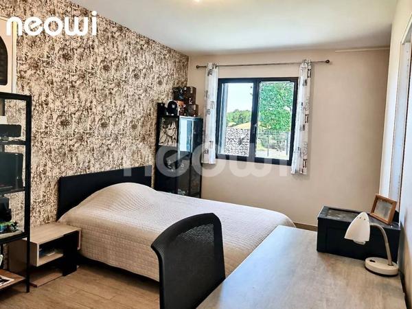AYRENS – Maison contemporaine avec étang privé, un véritable havre de paix