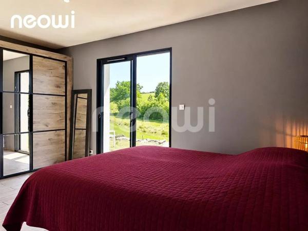 AYRENS – Maison contemporaine avec étang privé, un véritable havre de paix