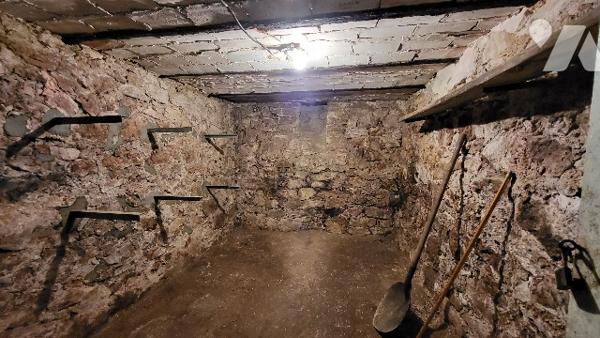 A vendre à AVIZE - Maison avec garage et extérieur