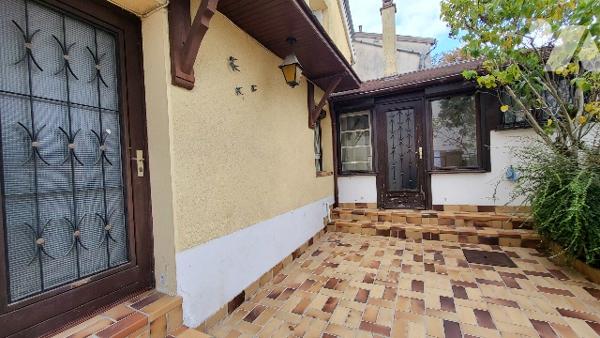 A vendre à AVIZE - Maison avec garage et extérieur