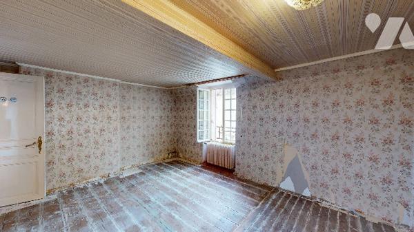 A vendre à AVIZE - Maison avec garage et extérieur