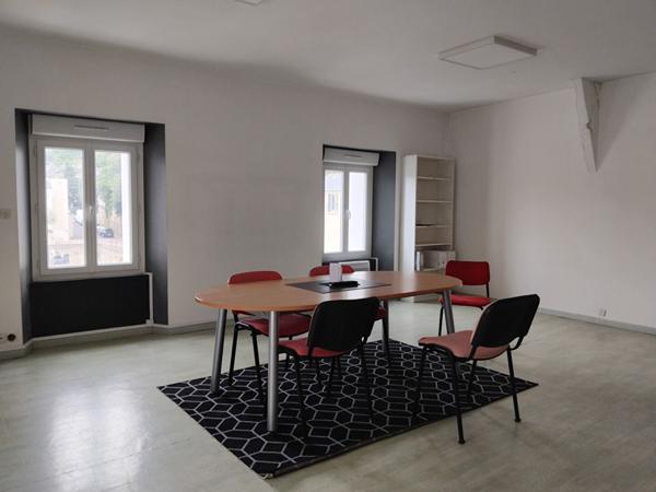 Local commercial Doue En Anjou 3 pièce(s) 95.33 m2