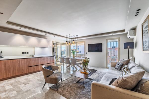 Cannes-Banane : Rare 5 pièces traversant refait à neuf, terrasse et parking