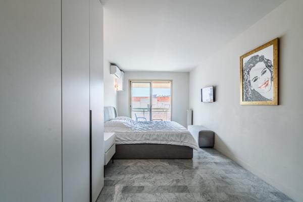 Cannes-Banane : Rare 5 pièces traversant refait à neuf, terrasse et parking