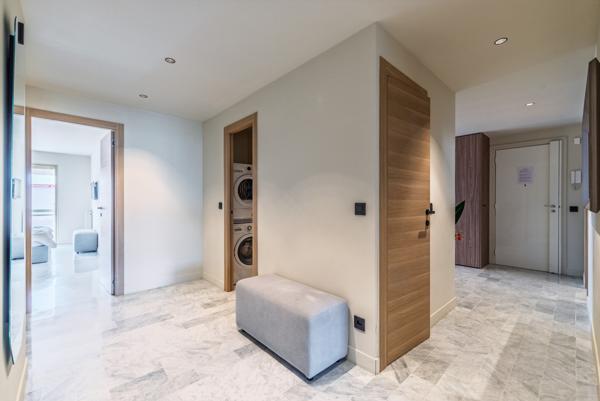 Cannes-Banane : Rare 5 pièces traversant refait à neuf, terrasse et parking