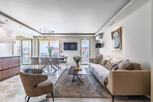 Cannes-Banane : Rare 5 pièces traversant refait à neuf, terrasse et parking