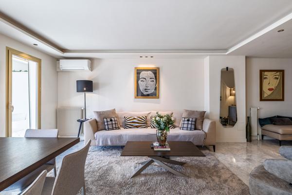 Cannes-Banane : Rare 5 pièces traversant refait à neuf, terrasse et parking