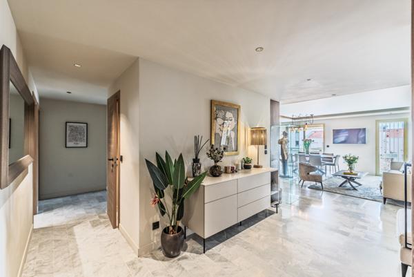 Cannes-Banane : Rare 5 pièces traversant refait à neuf, terrasse et parking