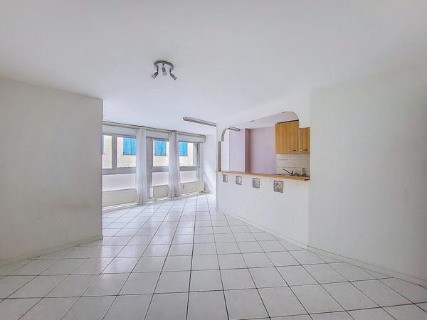 LOCAL PROFESSIONNEL DE 120 m² - STRASBOURG - NEUDORF