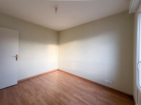 A VENDRE - MAISON 3 CHAMBRES ET DEUX STUDIOS AMENAGES AVEC JARDIN