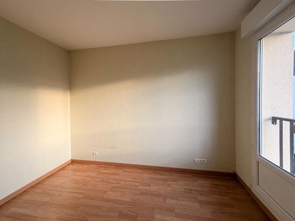 A VENDRE - MAISON 3 CHAMBRES ET DEUX STUDIOS AMENAGES AVEC JARDIN