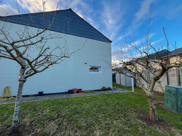 A VENDRE - MAISON 3 CHAMBRES ET DEUX STUDIOS AMENAGES AVEC JARDIN