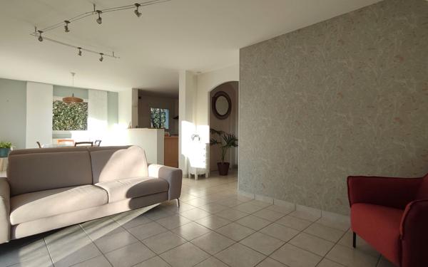 Maison à vendre    5 pièces •  Theix