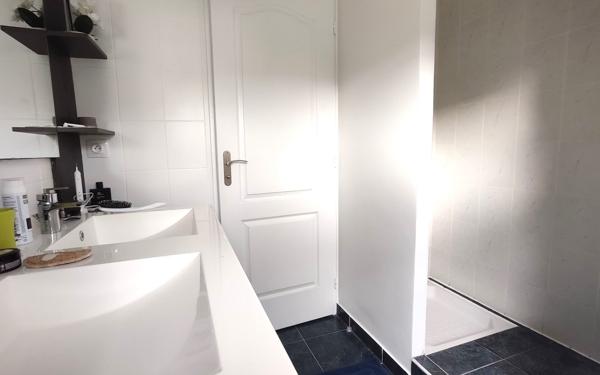 Maison à vendre    5 pièces •  Theix