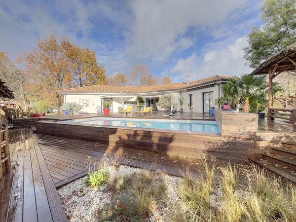 VIGNEAU, entre Audenge et BIGANOS ! Maison 5P de 150 m2, Piscine, garage, parcelle de 2620 m2 !
