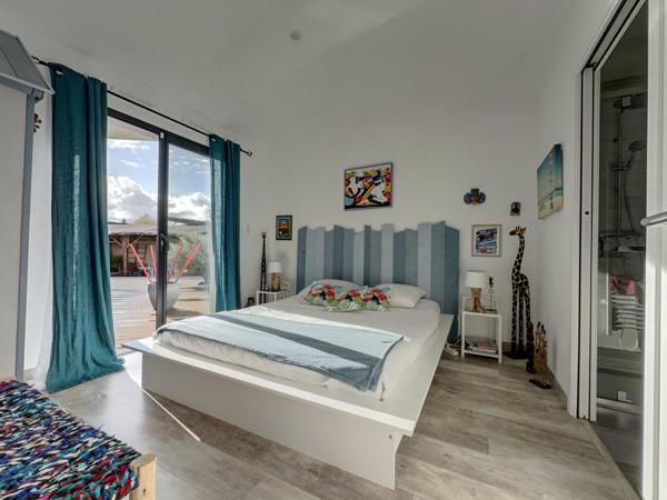 VIGNEAU, entre Audenge et BIGANOS ! Maison 5P de 150 m2, Piscine, garage, parcelle de 2620 m2 !