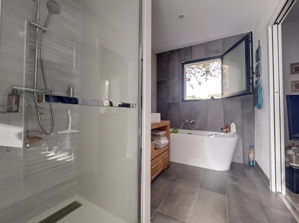 VIGNEAU, entre Audenge et BIGANOS ! Maison 5P de 150 m2, Piscine, garage, parcelle de 2620 m2 !