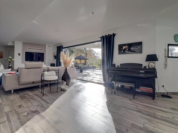 VIGNEAU, entre Audenge et BIGANOS ! Maison 5P de 150 m2, Piscine, garage, parcelle de 2620 m2 !