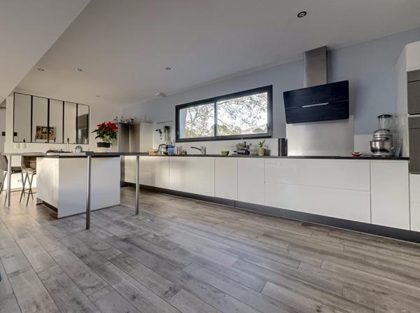 VIGNEAU, entre Audenge et BIGANOS ! Maison 5P de 150 m2, Piscine, garage, parcelle de 2620 m2 !