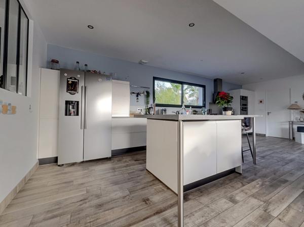 VIGNEAU, entre Audenge et BIGANOS ! Maison 5P de 150 m2, Piscine, garage, parcelle de 2620 m2 !