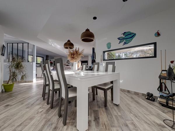 VIGNEAU, entre Audenge et BIGANOS ! Maison 5P de 150 m2, Piscine, garage, parcelle de 2620 m2 !