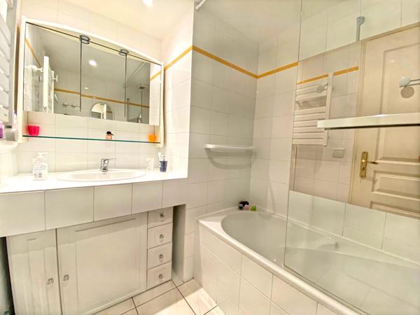 ARCACHON, plage d'Eyrac proche centre ! Appartement 3 pièces de 60 m2, avec loggia et place de parking