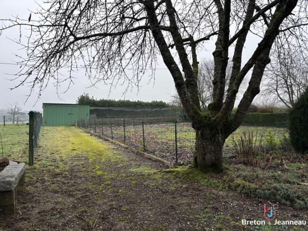 Terrain de loisirs de 2 ha 22 avec plan d'eau à Chalons du Maine