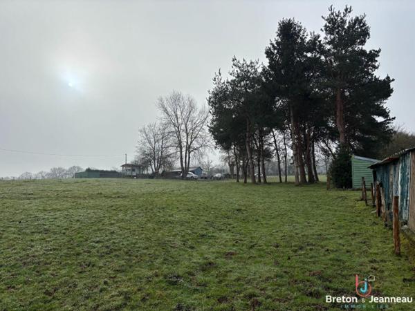 Terrain de loisirs de 2 ha 22 avec plan d'eau à Chalons du Maine