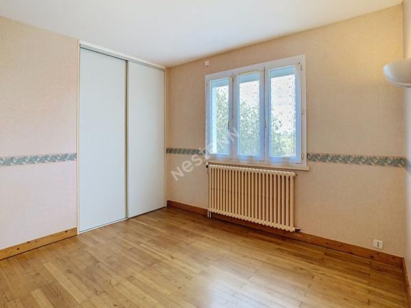 Maison sur sous sol à vendre à Tillieres