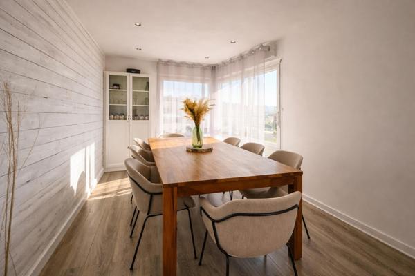 Appartement T4 entièrement rénové, Cave et Parking