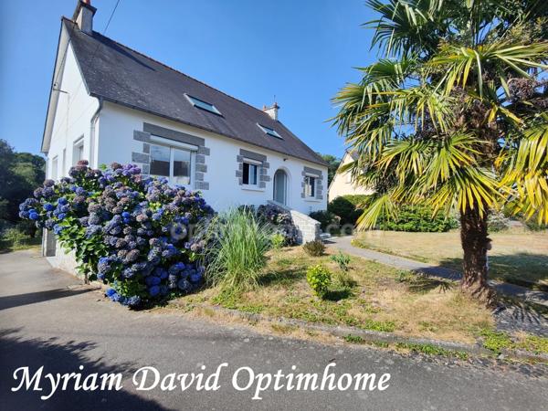 Maison familiale 171 m² – DPE C – 5 chambres – Terrain paysagé de 2 400 m² – Rostrenen