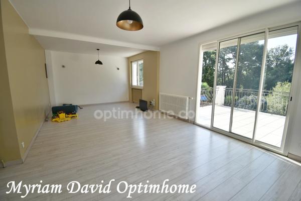 Maison familiale 171 m² – DPE C – 5 chambres – Terrain paysagé de 2 400 m² – Rostrenen
