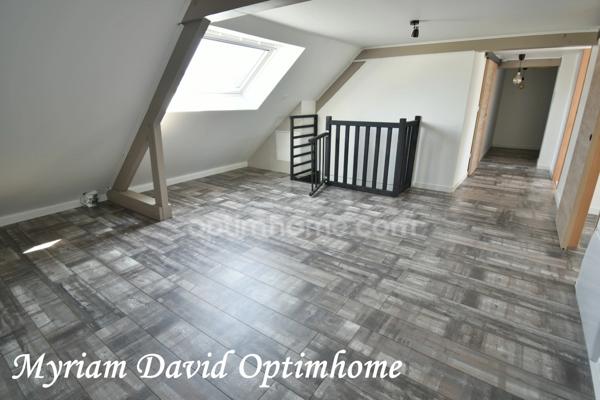 Maison familiale 171 m² – DPE C – 5 chambres – Terrain paysagé de 2 400 m² – Rostrenen