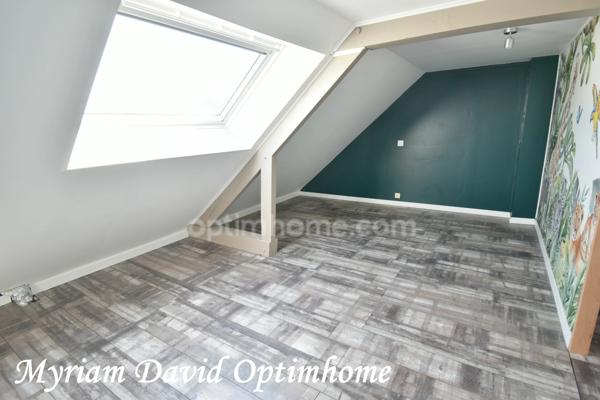Maison familiale 171 m² – DPE C – 5 chambres – Terrain paysagé de 2 400 m² – Rostrenen