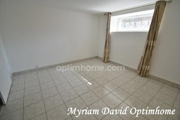 Maison familiale 171 m² – DPE C – 5 chambres – Terrain paysagé de 2 400 m² – Rostrenen