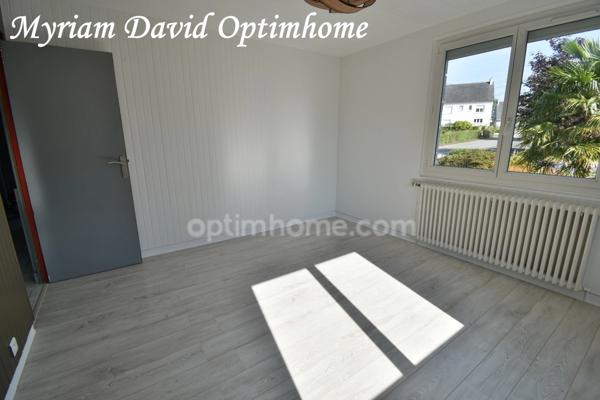 Maison familiale 171 m² – DPE C – 5 chambres – Terrain paysagé de 2 400 m² – Rostrenen
