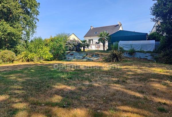 Maison familiale 171 m² – DPE C – 5 chambres – Terrain paysagé de 2 400 m² – Rostrenen