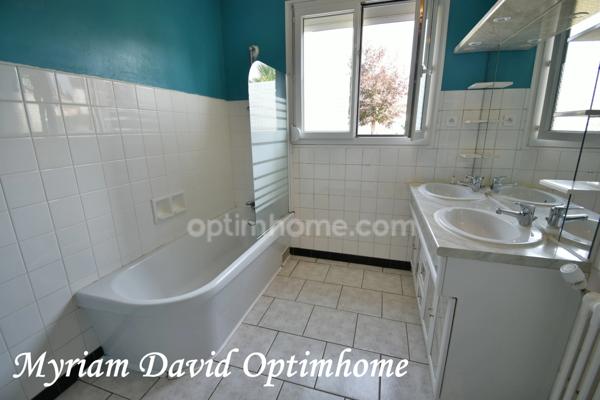 Maison familiale 171 m² – DPE C – 5 chambres – Terrain paysagé de 2 400 m² – Rostrenen