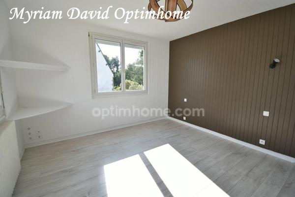 Maison familiale 171 m² – DPE C – 5 chambres – Terrain paysagé de 2 400 m² – Rostrenen