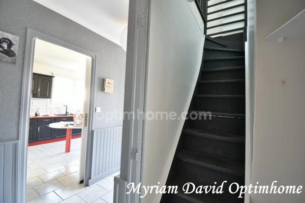 Maison familiale 171 m² – DPE C – 5 chambres – Terrain paysagé de 2 400 m² – Rostrenen