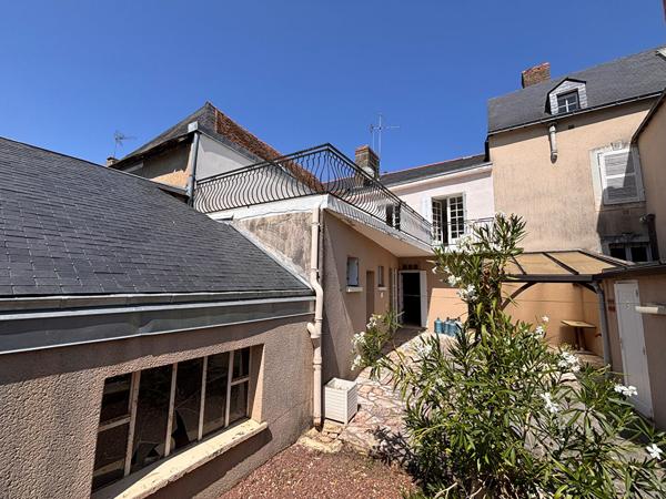 MALICORNE-SUR-SARTHE  MAISON DE VILLE AVEC GARAGE ET TERRAIN
